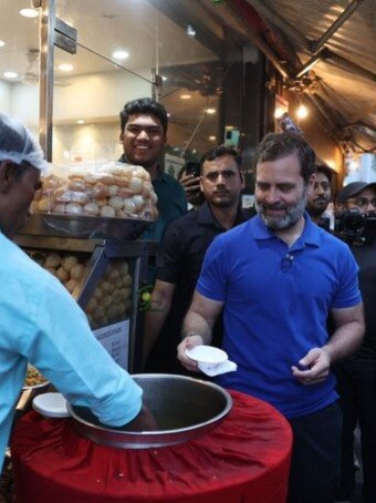 Rahul Gandhi enjoys chaat, Mohabaat ka sharbat at Delhi’s Bengali Market after Karnataka elections campaigning; gets mobbed