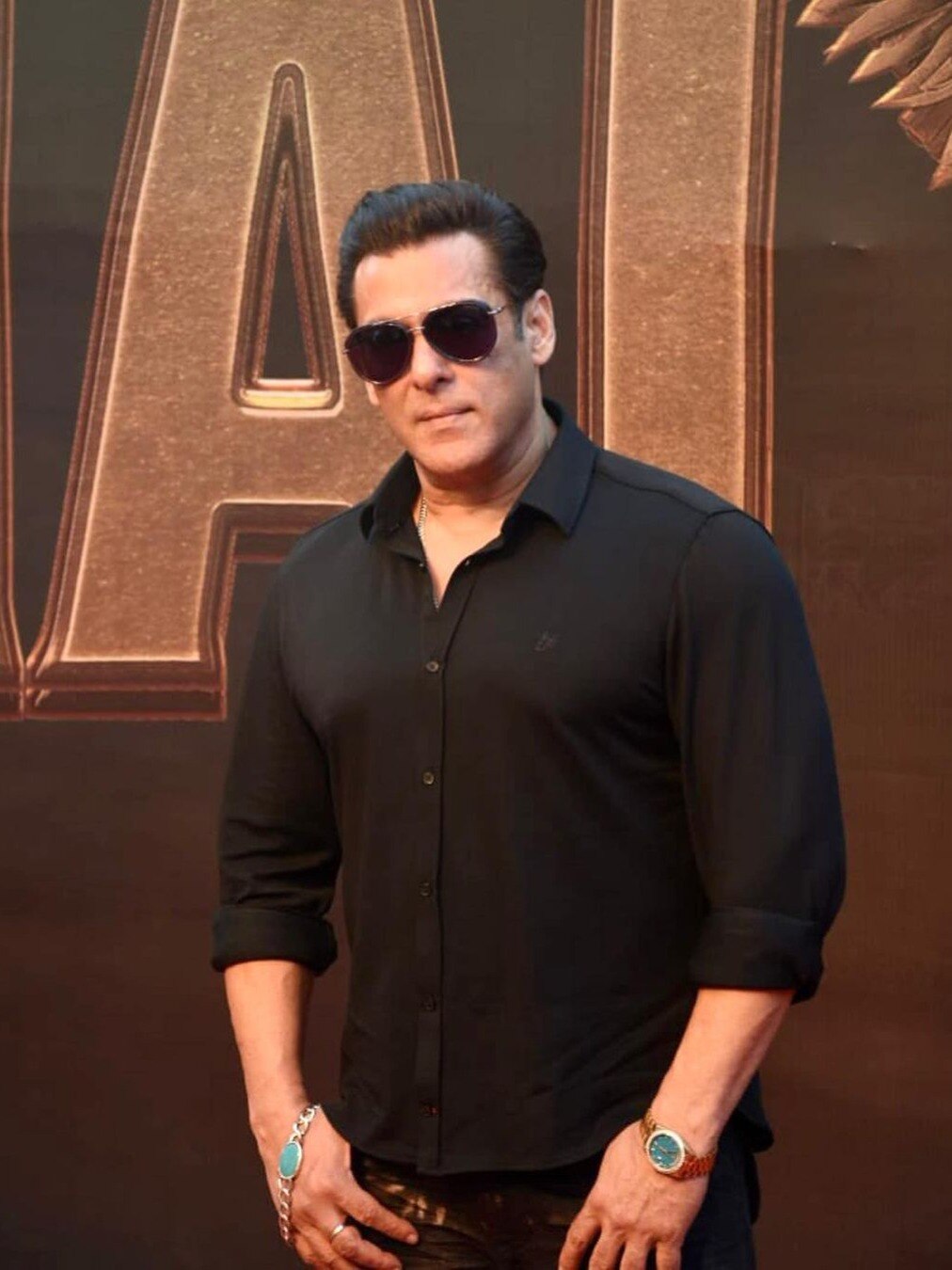 करोड़ों कमाने वाले सलमान के जूतों में छेद, पहनते हैं फटे शूज, किसने खोली पोल?