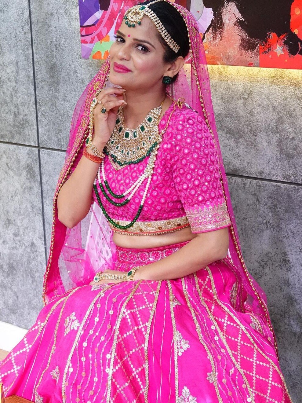 शादी के जोड़े में सजी साउथ की सनी लियोनी, कहां गायब हुआ दूल्हा? 