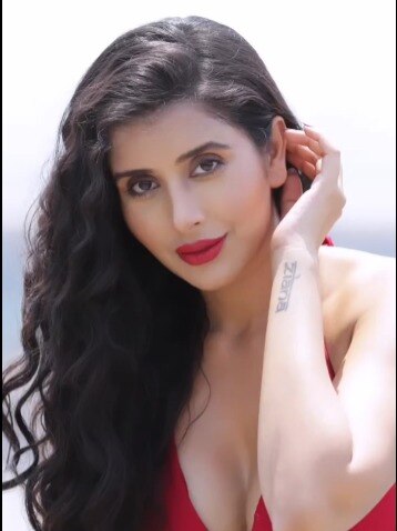 'उफ्फ! गर्मी बढ़ा दी', सुष्मिता की भाभी ने रेड बिकिनी में ढाया कहर, फिदा फैंस