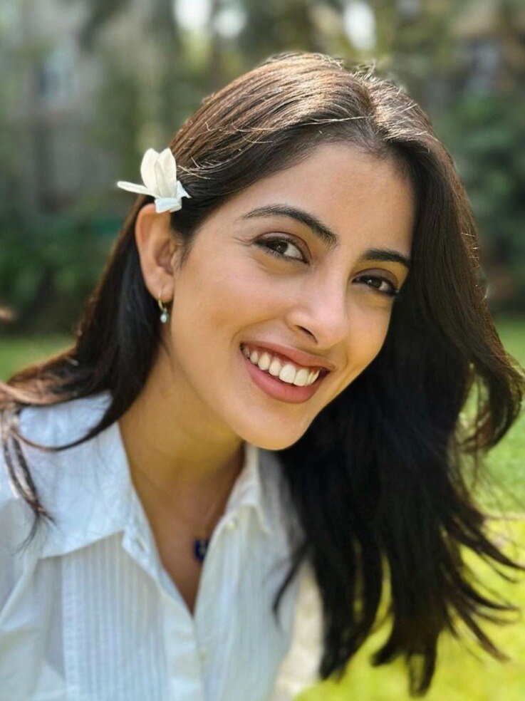 अमिताभ की नातिन नव्या की सादगी पर फिदा फैंस, बोले- एक फ्रेम में दो फूल