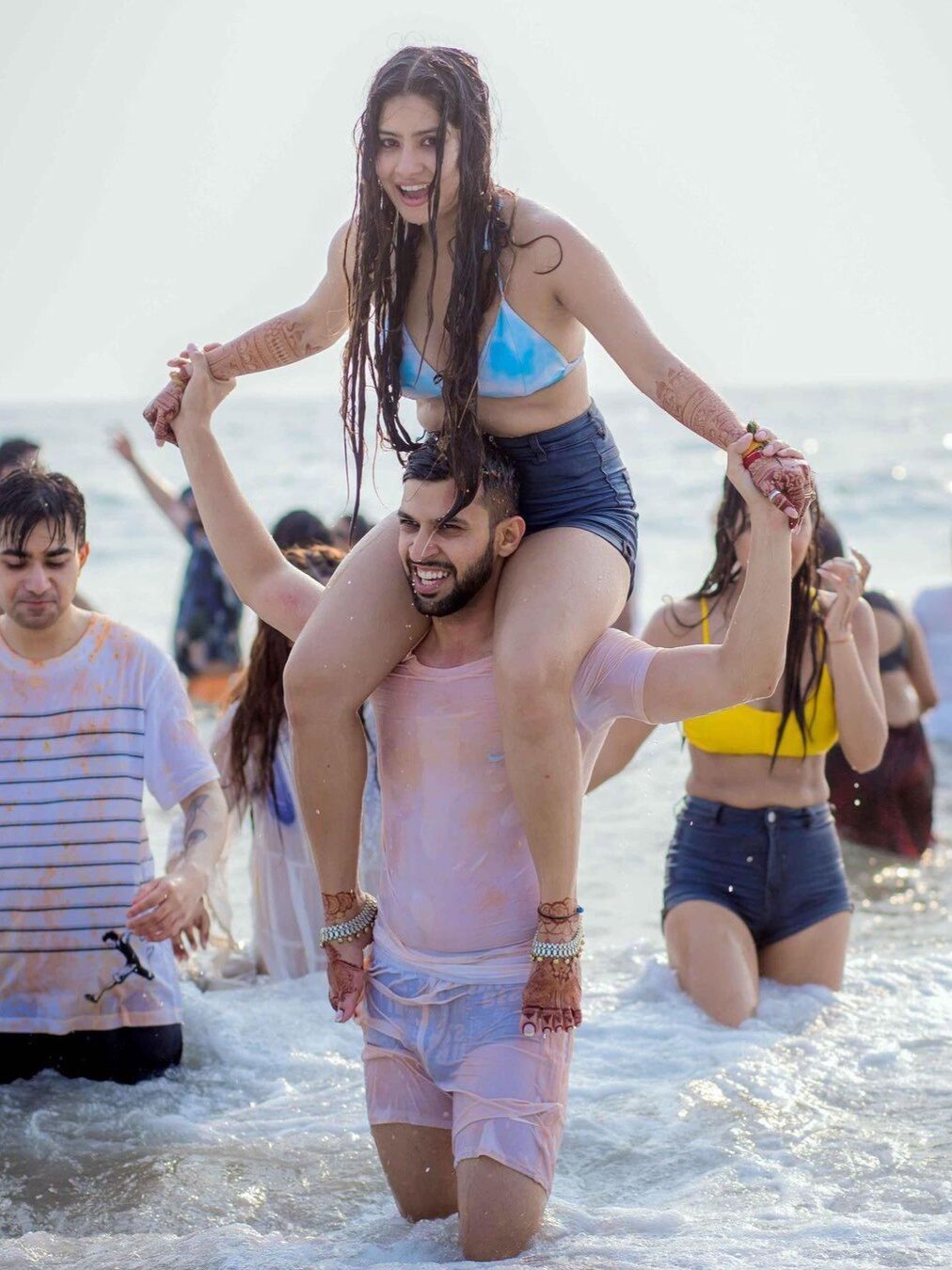 समंदर में पति संग भीगी एक्ट्रेस, हुईं रोमांटिक, बोलीं- मैं तुम्हारी हूं, नो रिफंड, नो एक्सचेंज