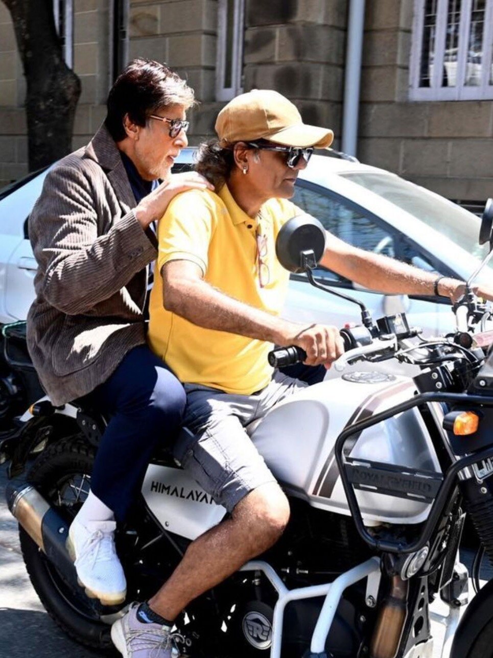 Amitabh Bachchan takes bike ride to reach set on time, days after Sara Ali Khan took metro to avoid Mumbai traffic