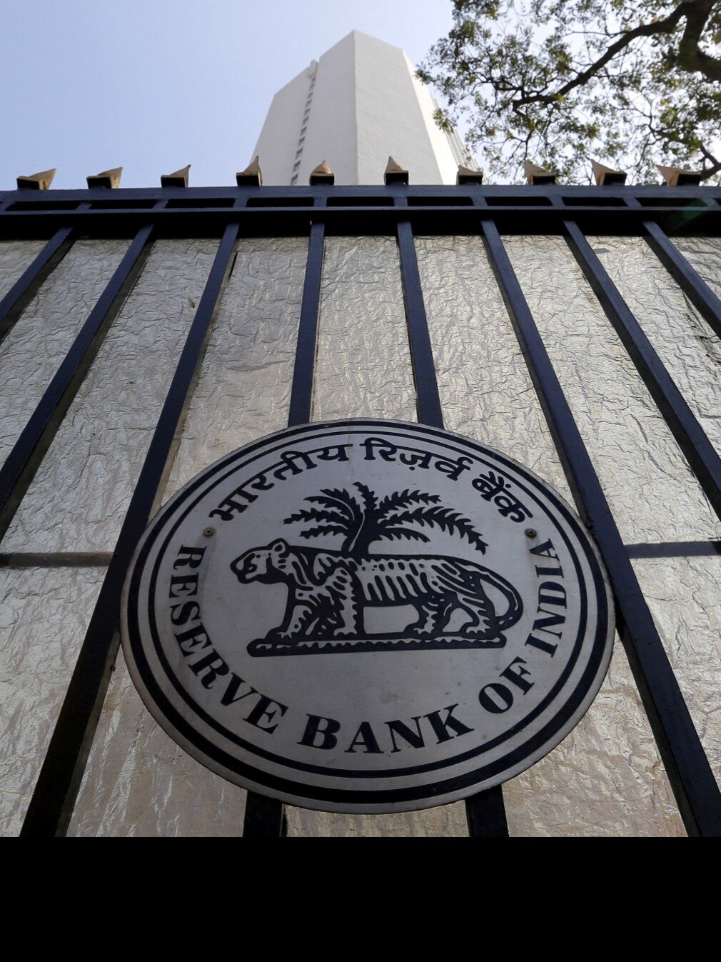 Electoral bonds to open for sale, RBI MPC meeting to begin in Top News on October 4: Share markets outlook, Google Pixel 8, Pixel 8 Pro launch at Made by Google event; Vivo V29, Vivo V29 Pro launch