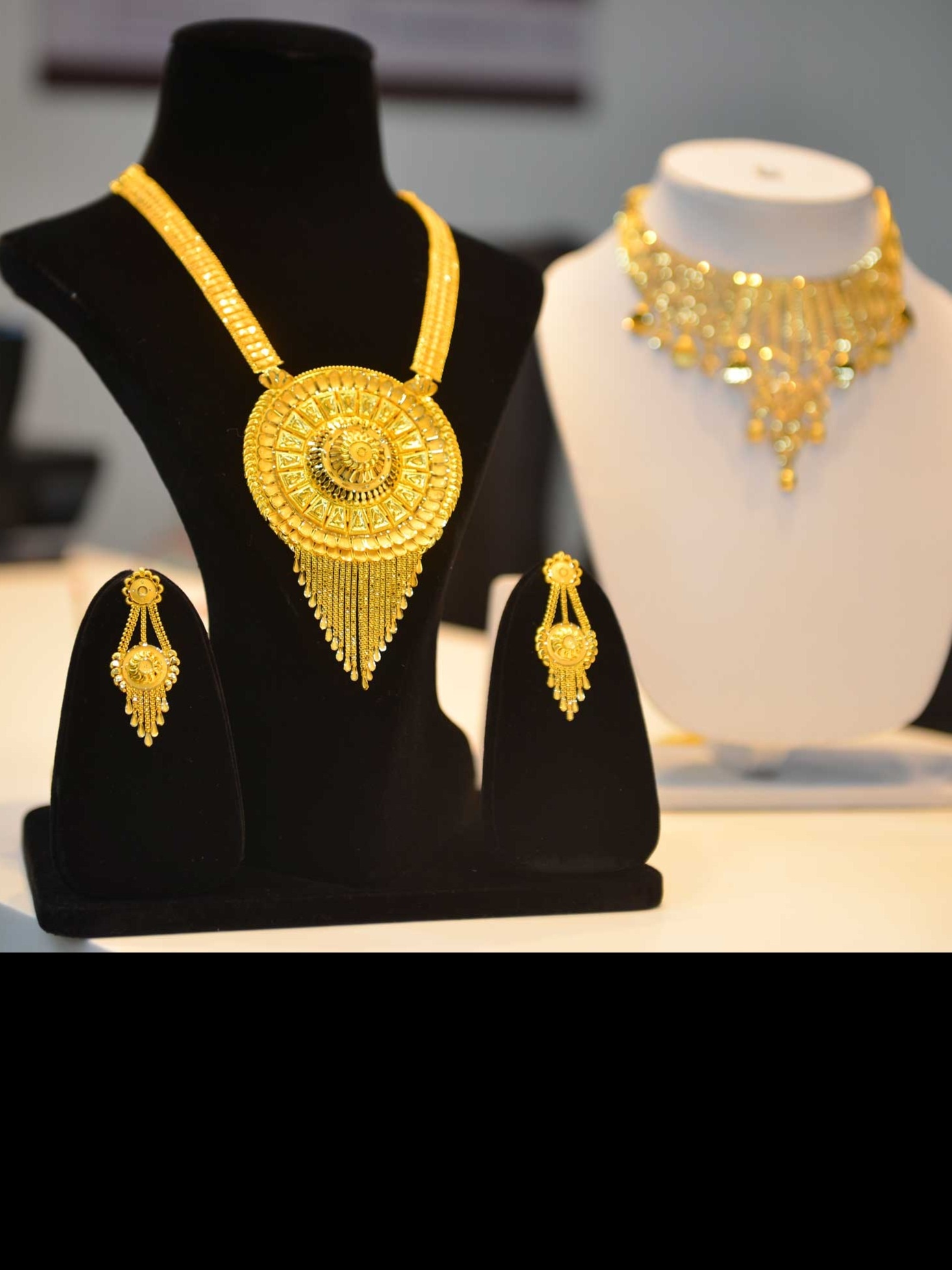 Festive Season's Favourites: Gold and Silver Sparkle as Safe Investment Bets. BT Magazine’s The Point decodes gold price, silver rate outlook, other key figures