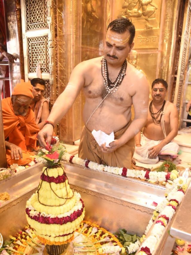 काशी विश्वनाथ मंदिर में पुजारियों के लिए होगा अपना ड्रेस कोड