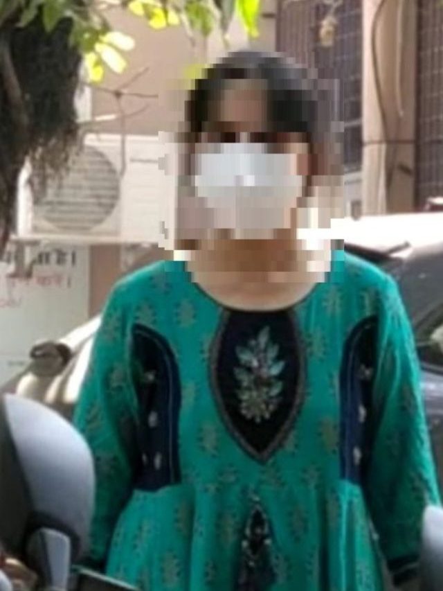 दस साल के बच्चे के साथ तीन साल तक कमरे में कैद रही मां