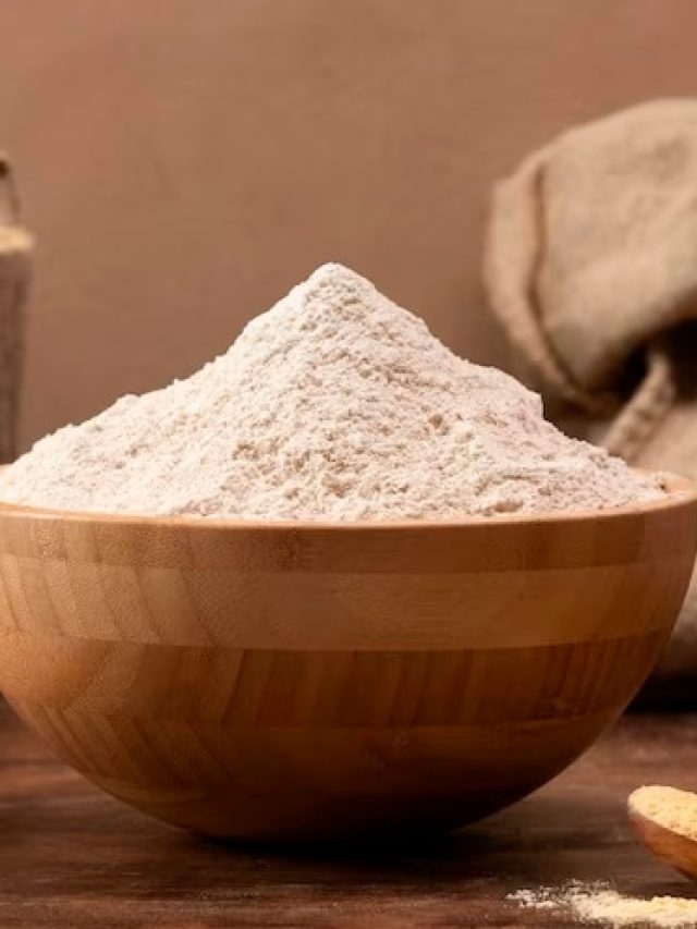 গমের আটার নামে ময়দা খাচ্ছেন না তো? এভাবে বুঝুন