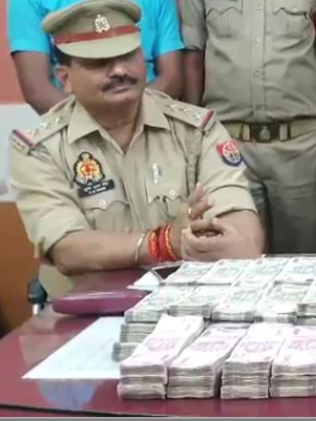 स्टेशन पर युवक के बैग से निकले डेढ़ करोड़, अफसर रह गए हैरान!