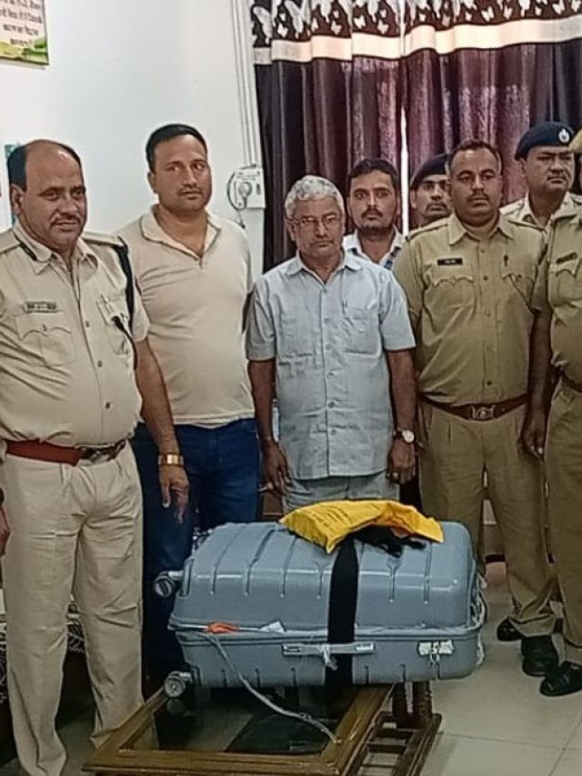 स्टेशन पर पड़े लावारिस बैग से निकला इतना कैश कि हैरान रह गए अफसर