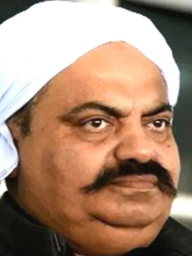 माफिया अतीक के शूटर गुलाम के घर पर गरजा बुलडोजर