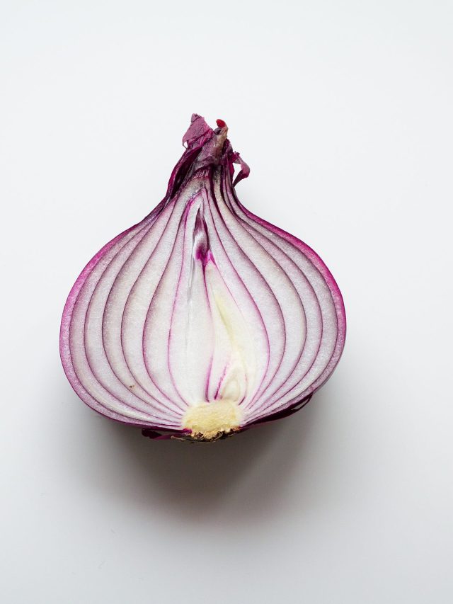 পুরুষেরা হবেন সিংহের মতো, পেঁয়াজ এভাবে খেলে যৌবনের আগুন জ্বলবে