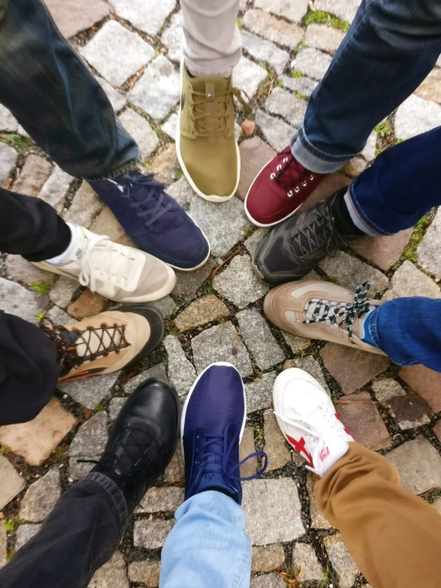 পুজোর আগে দেখে নিন ৫ ধরণের জুতো, সবার থাকা উচিত