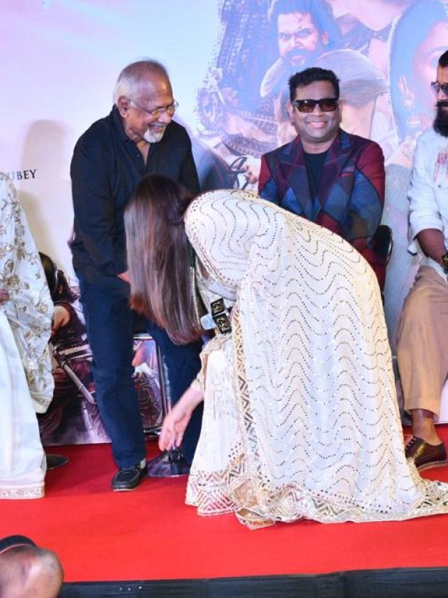 ऐश्वर्या राय बच्चन ने बीच इवेंट में सीट से उठकर किसके छुए पैर?