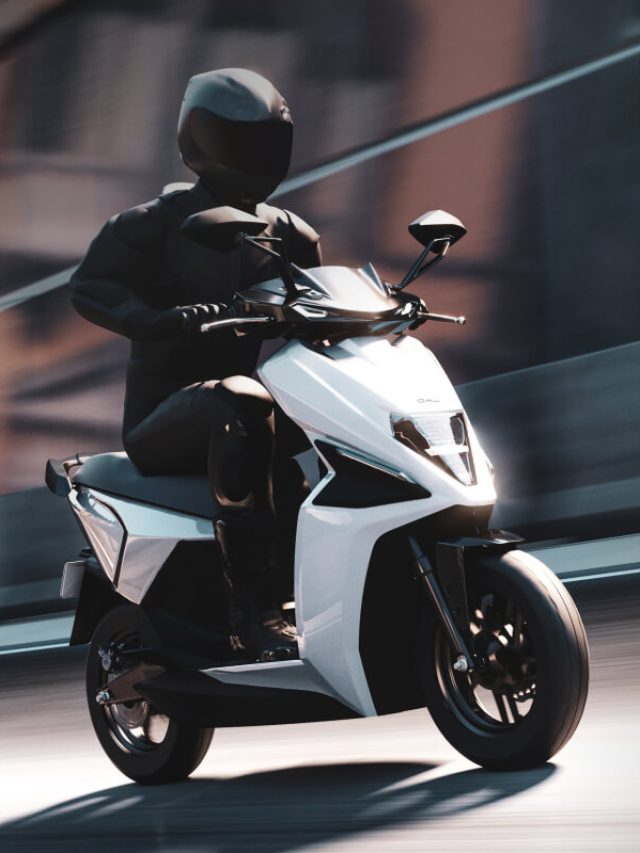 বাইক না স্কুটার, টুকটাক কাজে কোনটা বেশি সুবিধাজনক?