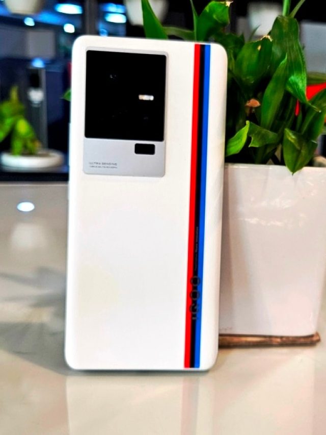 ধামাকা ডিল! সস্তায় মিলছে লাক্সারি 5G ফোন