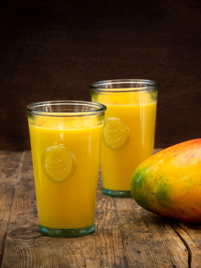 গরমে সেরা ড্রিংক ফ্রুট লস্যি, চুমুক দিলেই শরীর 'কুল'