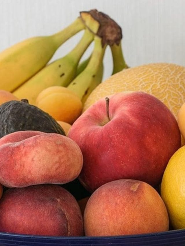 এই ৪ ফলের বীজ পেটে যাওয়া মানে 'বিষ'