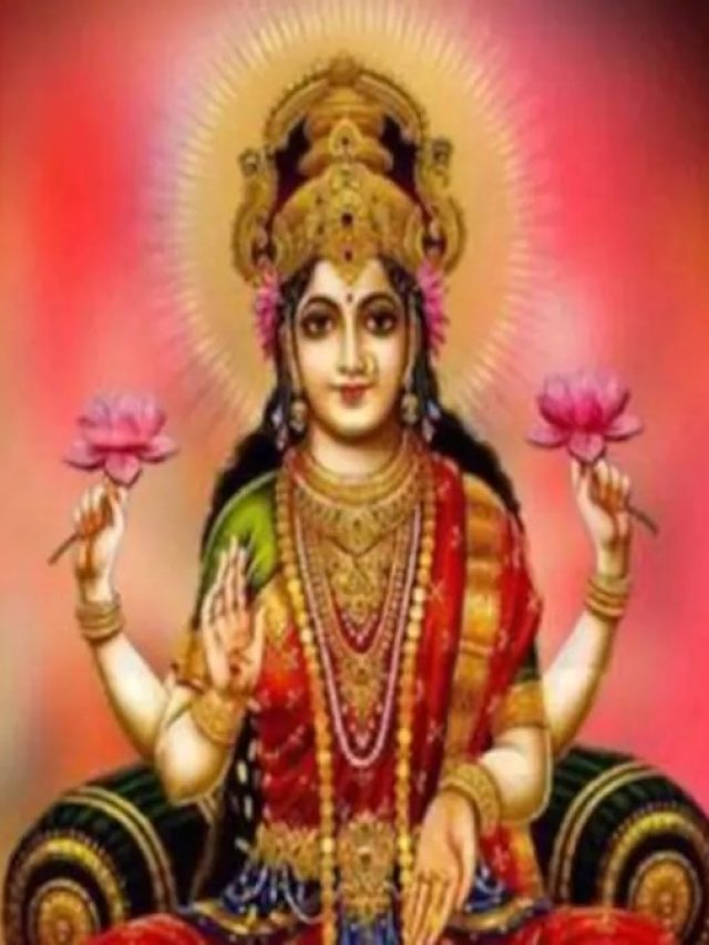 লক্ষ্মীবারে ধুতে নেই চুল, কী ক্ষতি?