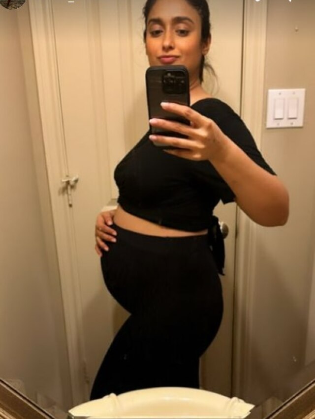 ইলিয়ানার বেবি বাম্প, মিরর সেলফিতে দেখালেন