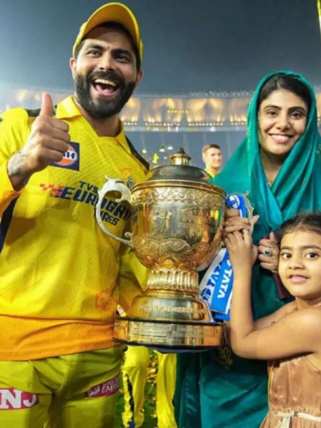 IPL: মাঠেই জাডেজা-রিভাবা আবেগে 'ঘনিষ্ঠ', VIRAL এই ছবি