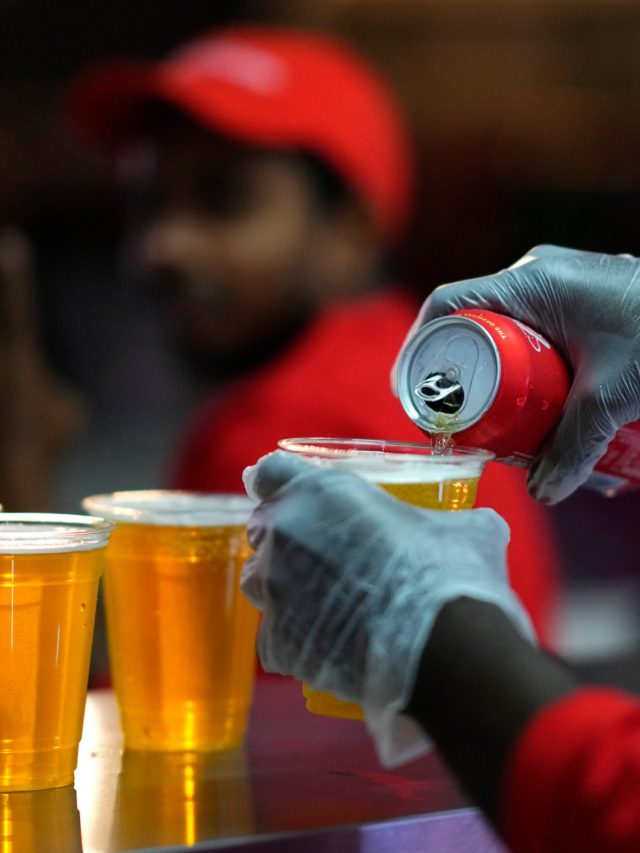 কান্ট্রি মদে কি তুলনামূলক ক্ষতি কম? বারটেন্ডাররা যা জানাচ্ছেন