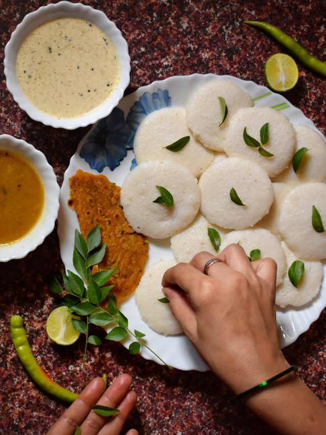 মশলা ইডলি: একেবারে সহজ, চটজলদি রেসিপি