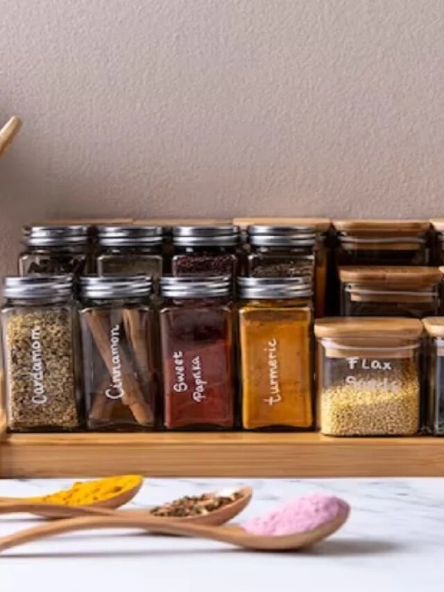 কৌটোয় মশলা জমে যাচ্ছে? এভাবে সংরক্ষণ করুন