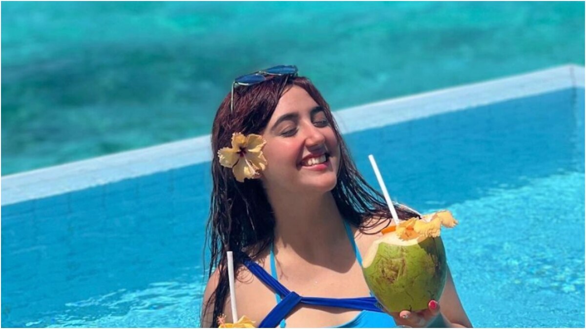 Ashnoor kaur in bikini