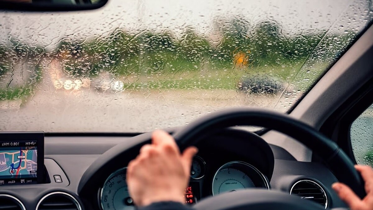 विंडशील्ड पर फॉग से चुटकियों में मिलेगा छुटकारा! करना होगा यह काम How