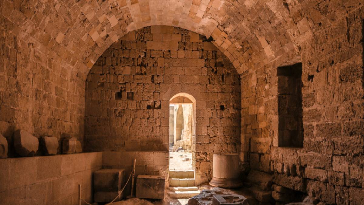 Chamber of Secrets: Secret Tunnels of India