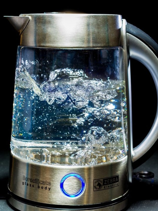 গরম জল পান করা দারুণ উপকারী