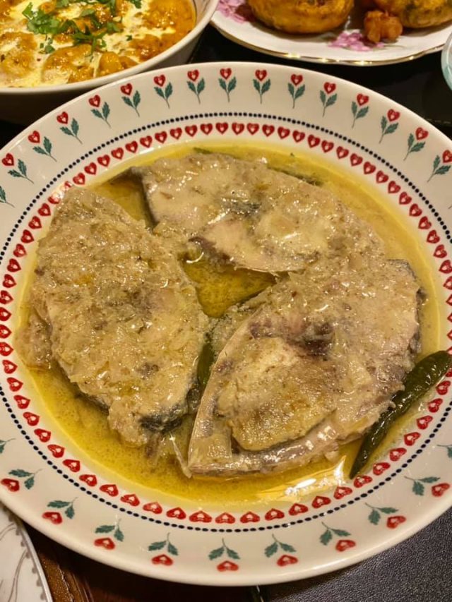 গরম ভাতের সঙ্গে জমে যাবে, বানান জিভে জল আনা ইলিশ কোরমা