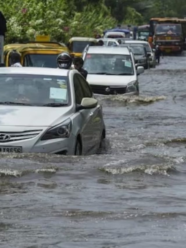 বর্ষায় গাড়ির ক্ষতি, টাকা বাঁচাতে এই ৪ কাজ অবশ্যই করুন