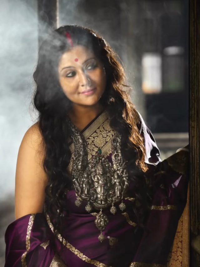 ভোর ৩টে নাগাদ কেন প্রোফাইল চেক করেন স্বস্তিকা?