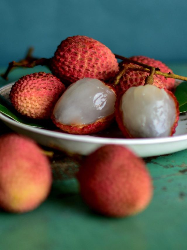 বাজার থেকে দেশি নাকি চিনা লিচু কিনছেন? পরখ করুন