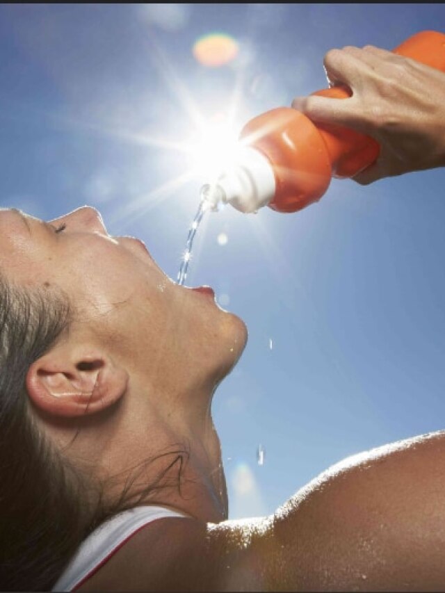 ডিহাইড্রেশনের লক্ষণগুলি কী কী?