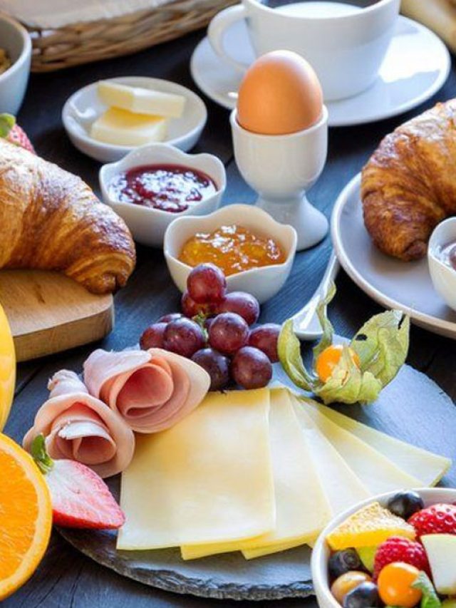 ব্রেকফাস্টে ভুলেও খাবেন না এই ৮ ফল