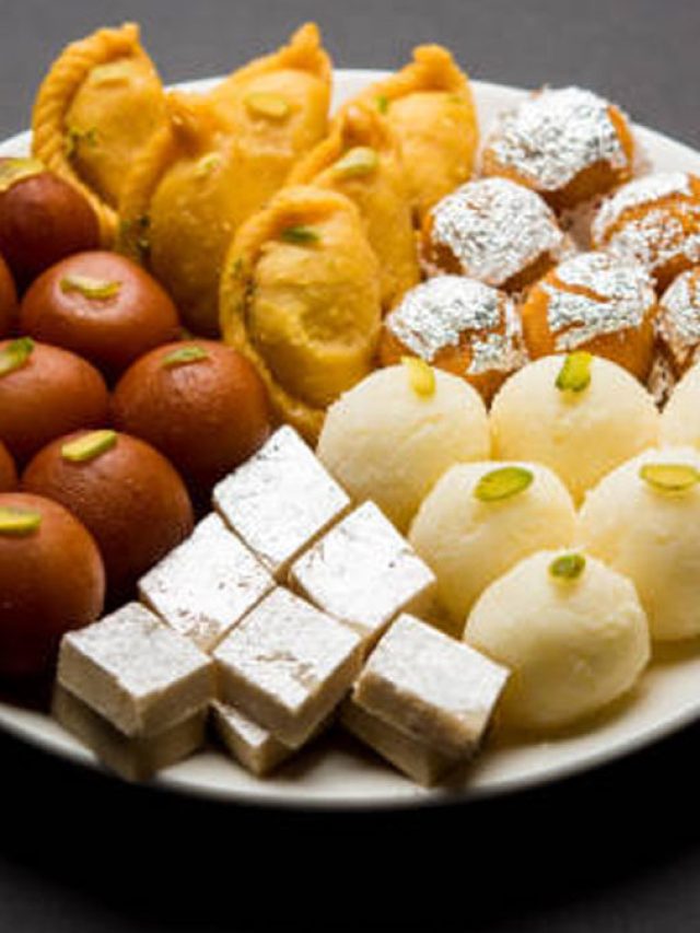 রসগোল্লা থেকে কালাকাঁদ, এই মিষ্টিগুলি খেলেই পড়বেন বিপদে