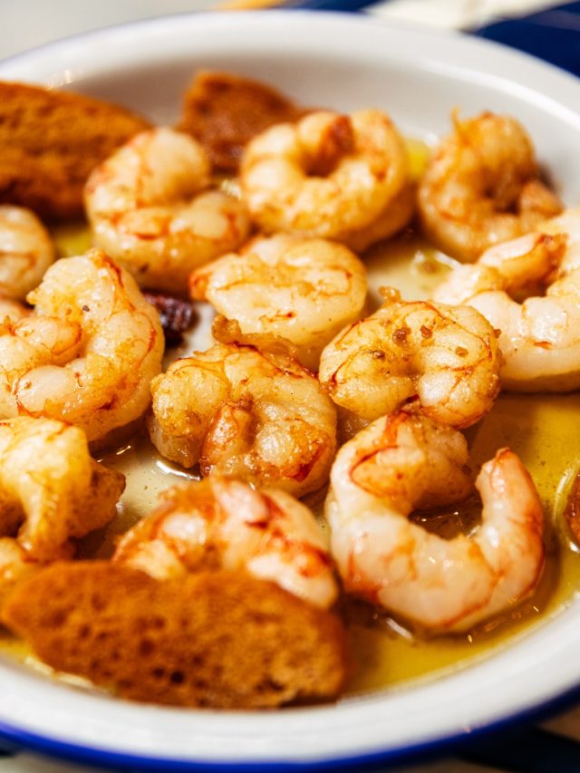 কেজি কেজি কুচো চিংড়ির খোসা ছাড়ান বিনা পরিশ্রমে, রইল মাছওয়ালাদের ট্রিকস