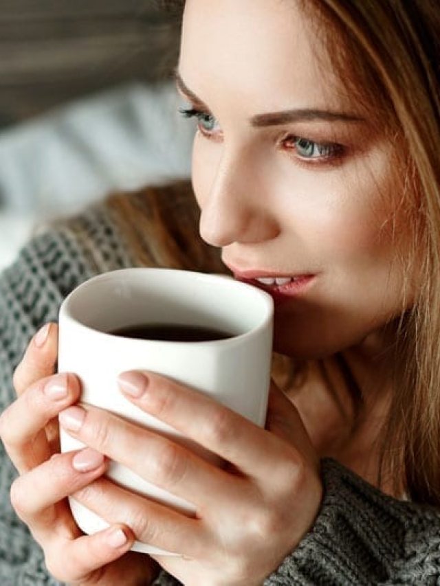 চা-কফি ছাড়া কাজ করতে পারেন না, কীভাবে কমাবেন এই নেশা জানুন