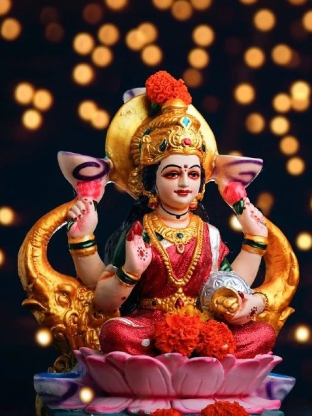 বাড়িতে লক্ষ্মীর মূর্তি নিয়ে এই ৫টি ভুল কখনই করবেন না, হতে পারে বড় বিপদ