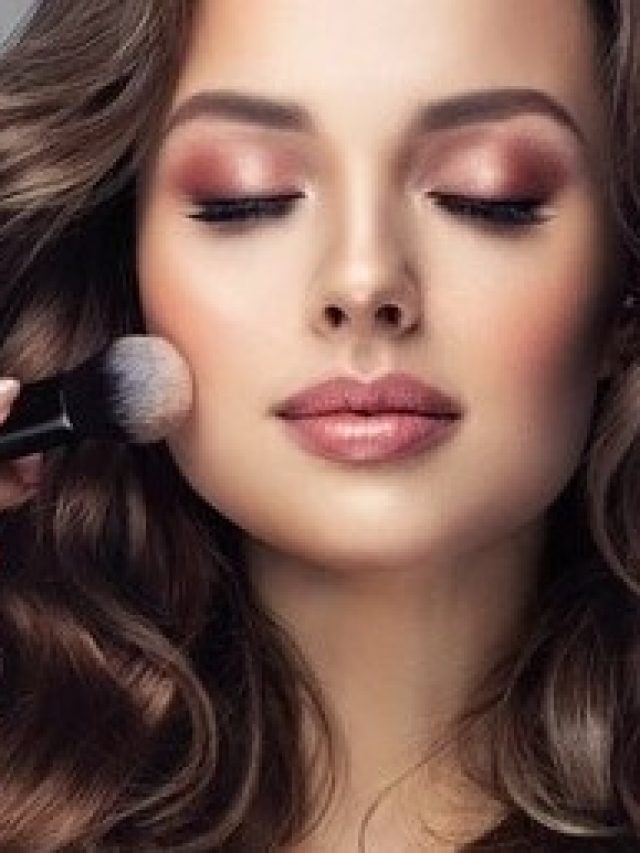 মেকআপ করতে ভালোবাসেন? জানুন এর উপকারীতা