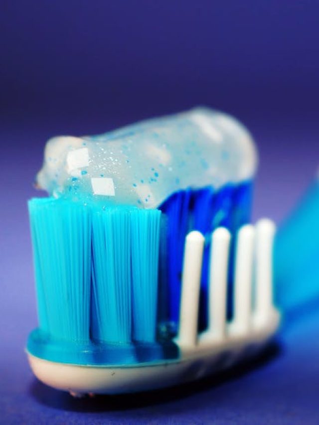 টুথপেস্ট কেনার সময় এই বিষয়গুলি দেখে না নিলেই বিপদ