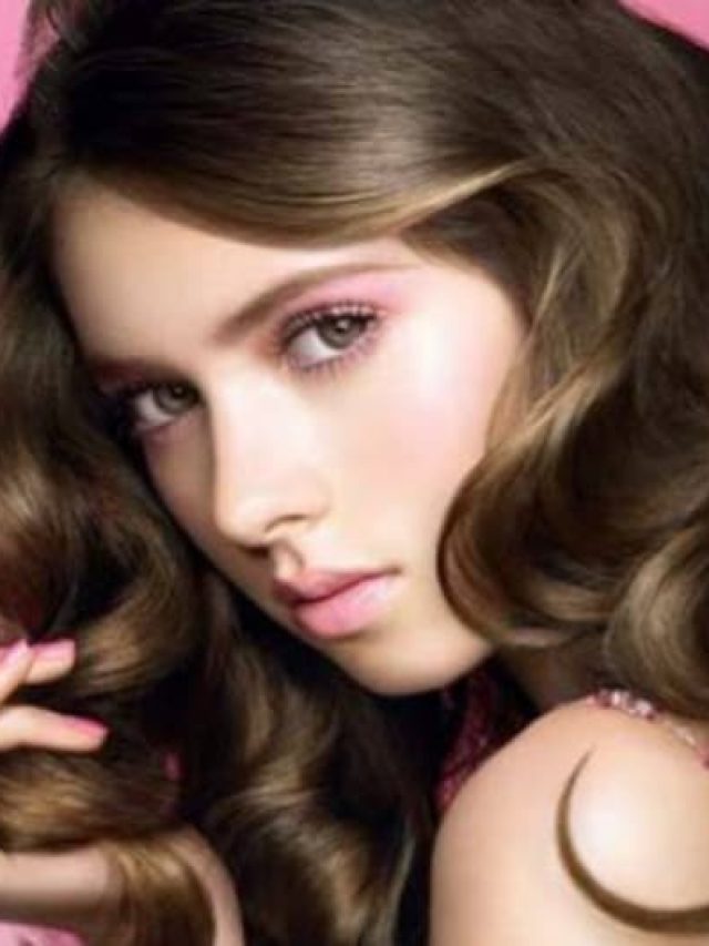 ২০-২৫ বছরেই চুলে পাক? বাঁচার মোক্ষম উপায় রইল