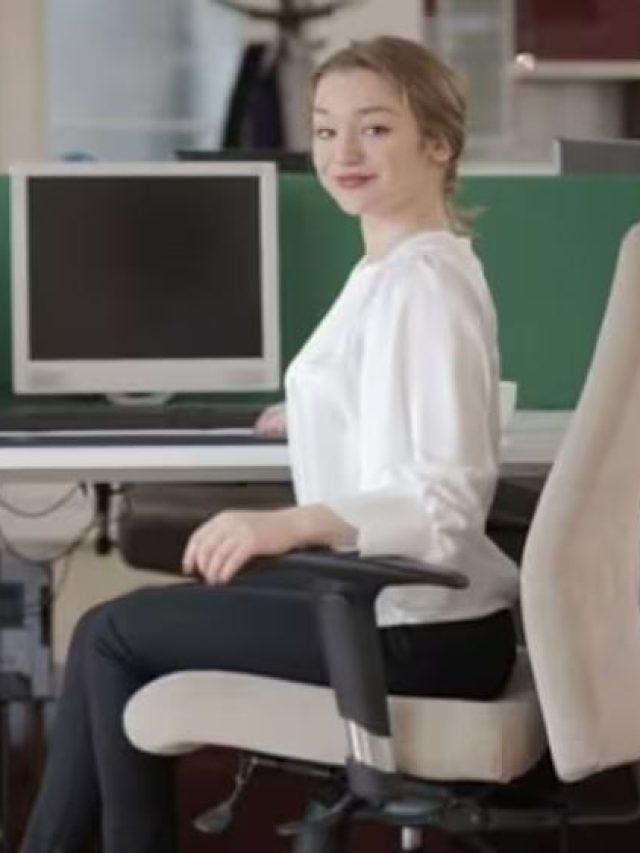 দীর্ঘক্ষণ বসে বসে কাজে বাড়ছে মৃত্যুর ঝুঁকি, কোন কোন ভুলে?