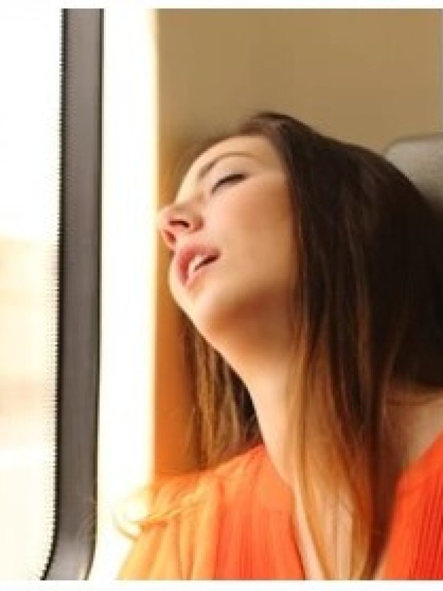 ট্রেনে-বাসে ঘুরতে গিয়ে এত ঘুম পায় কেন, জানেন?