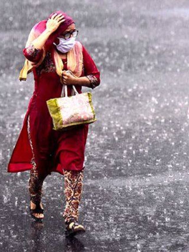 বর্ষায় দ্রুত শুকোবে কাপড়-জামা, দুর্গন্ধও হবে না, টিপস