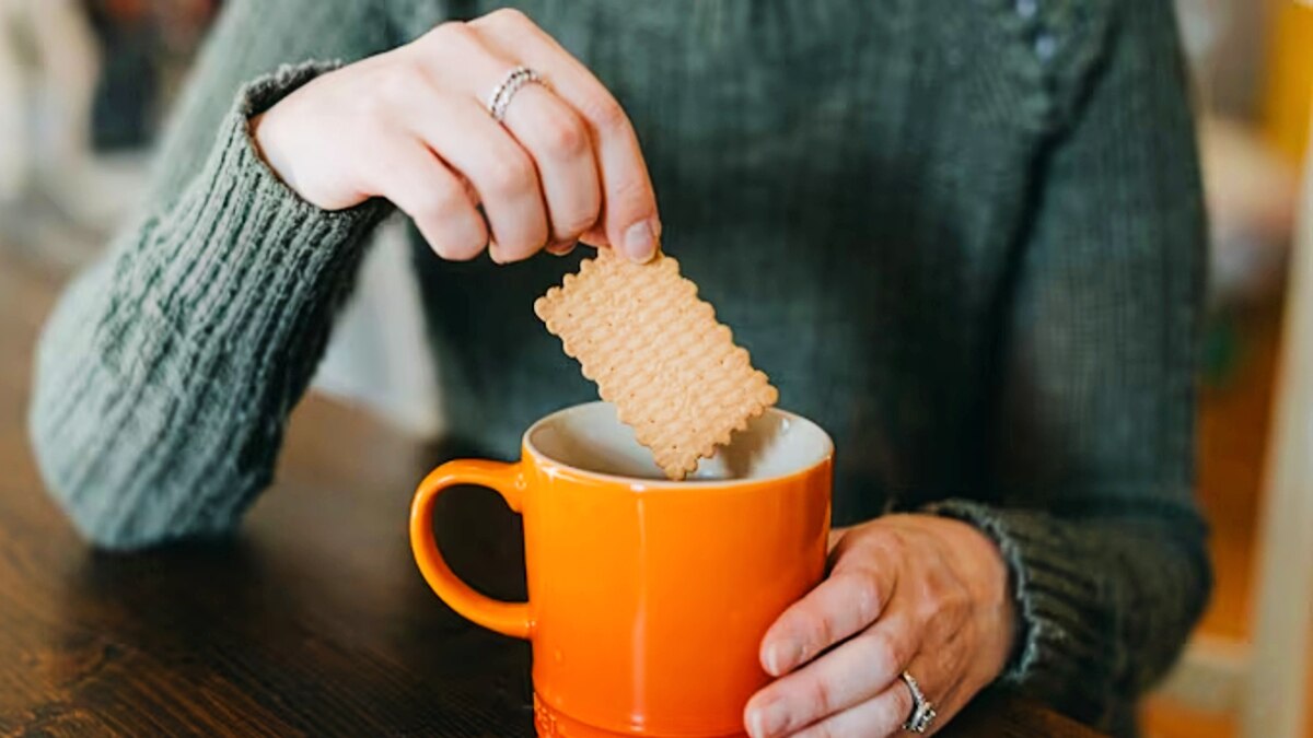 चाय के साथ खाते हैं बिस्किट? हो सकती हैं ये शारीरिक समस्याएं