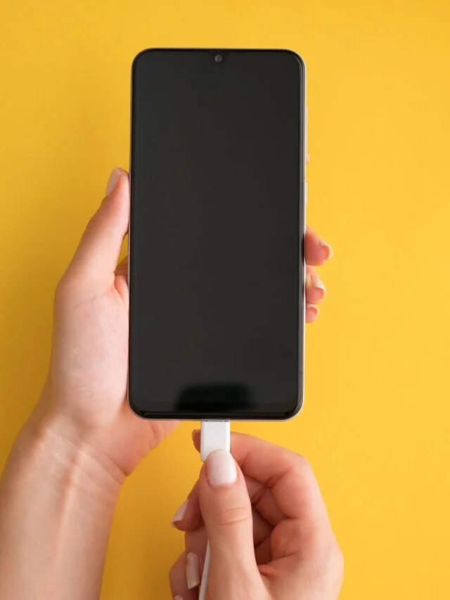 এত পারসেন্ট চার্জ দিলেই ফোনে বেশি ব্যাটারি ব্যাকআপ মেলে, জানেন?